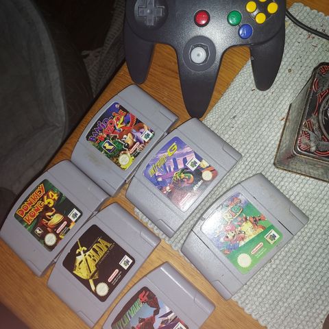 Nintendo 64 spill. Kontroll og rumble pack følger med.