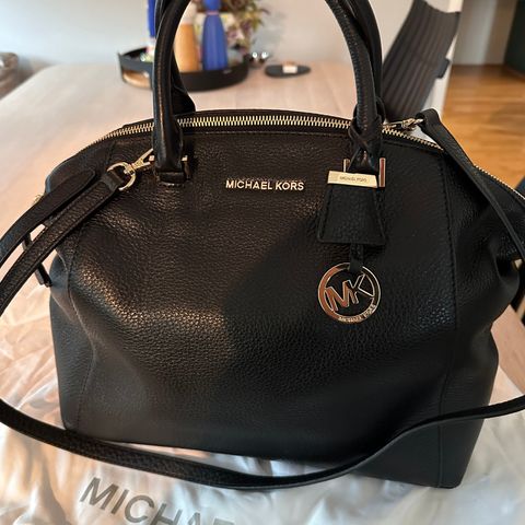 Sort skinnveske Michael Kors