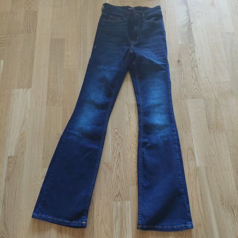 Ubrukt jeans st 36 lengde 103cm