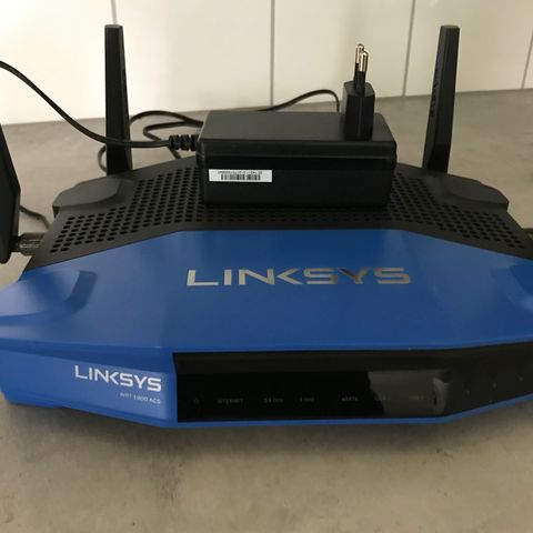 Linksys wrt 1900 acm v2 router ruter. Kan sende