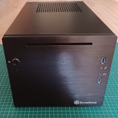 Silverstone SG08 mini-ITX PC kabinett + 140mm vifte