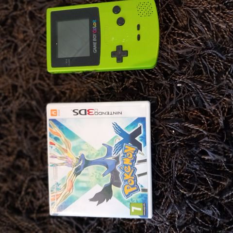 Game Boy Color med 1 stk pokemon spill