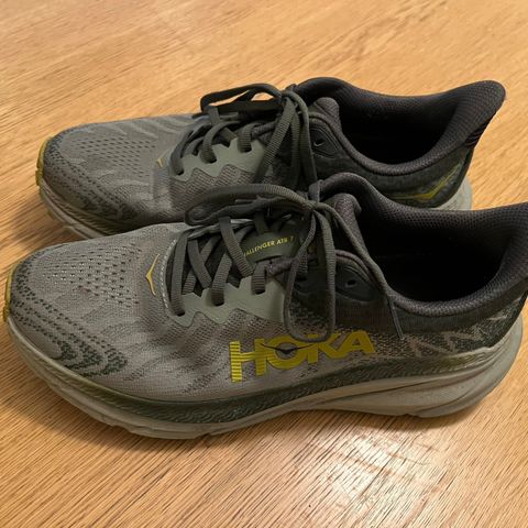 Hoka Challenger ATR 7 str 42 som ny