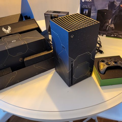 Xbox Series X Halo Infinite Limited Edition