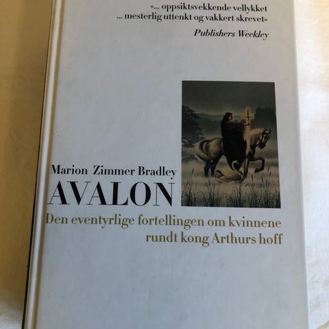 AVALON - historien om kon Arthurs kvinner,  Marion Z. Bradley