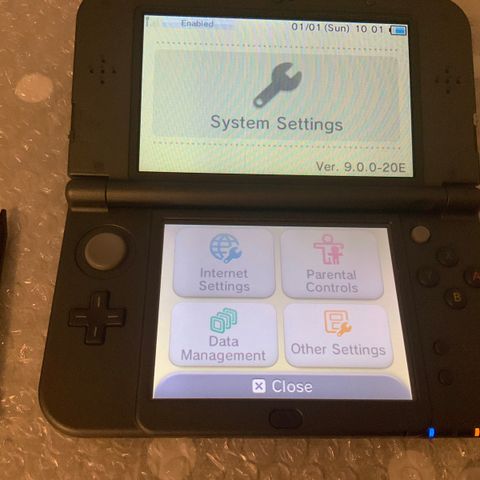 New Nintendo 3DS XL + Lader + Micro SD kort 128GB