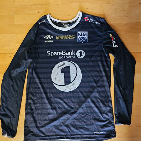 Signert KBK-trøye første sesong i Eliteserien