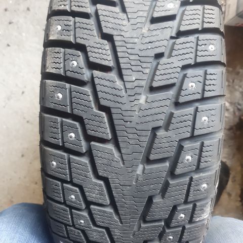 4 stk piggdekk 215/60R16