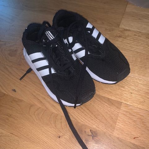 Adidas sko