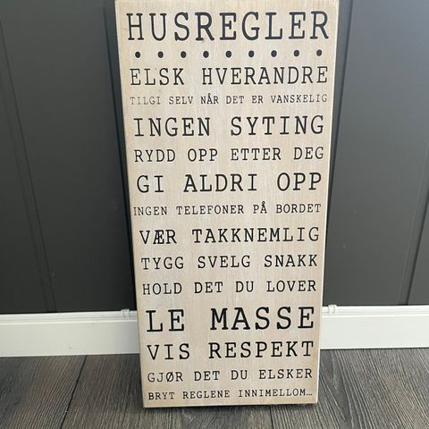 Pyntetavle i tre med husregler