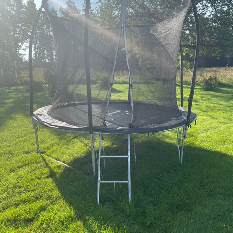 RESERVERT! - Trampoline ca 3 meter