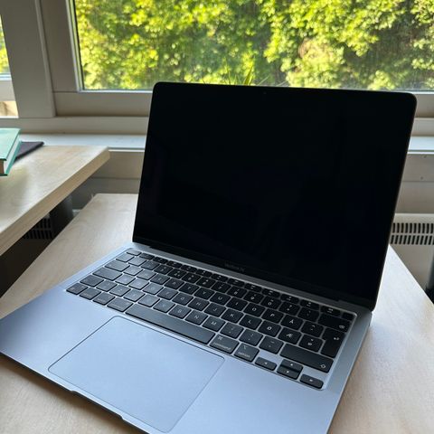 MacBook Air 13 M1/8/256 2020 (stellargrå)