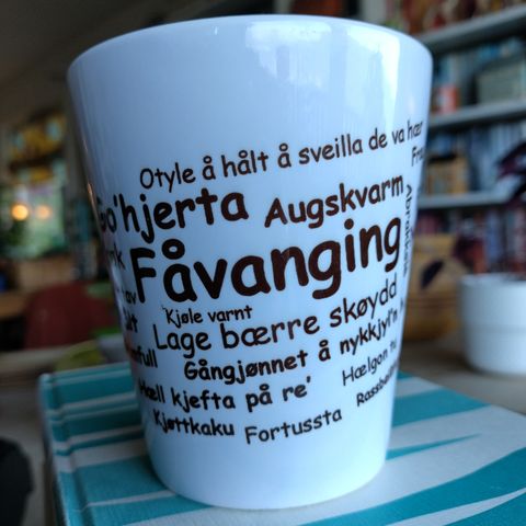 Kaffekopp "Fåvanging" frå dialektkoppen.no