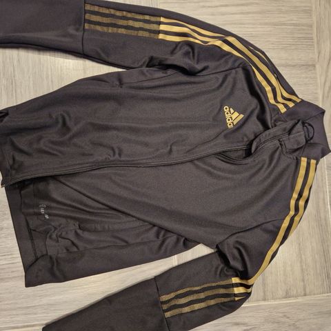 Adidas treningsgenser med gullstriper , str 13-14