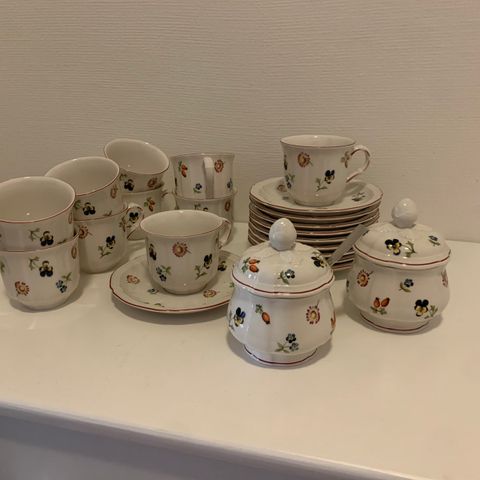 Petite Fleur, Villeroy & Boch, 10 nydelige kaffekopper med skål.