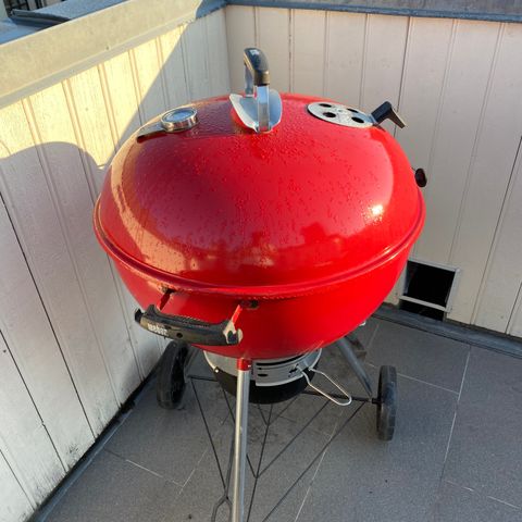 BBQ Weber 67cm, rød