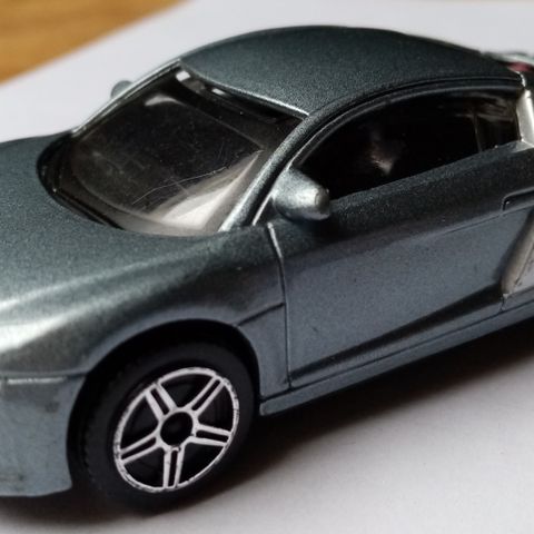 Audi R8      1/43