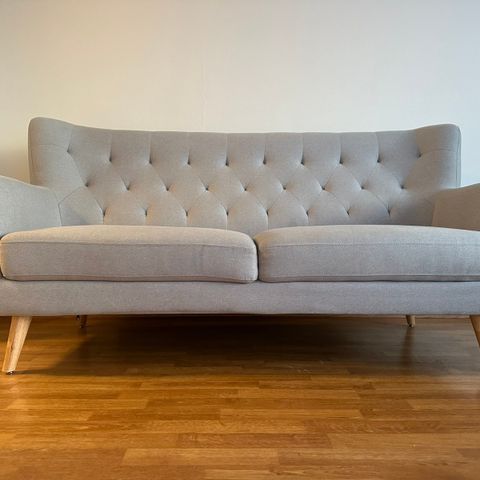 Lysegrå sofa