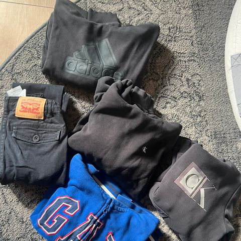 Klespakke, Levis, Calvin Klein, GAP, Adidas