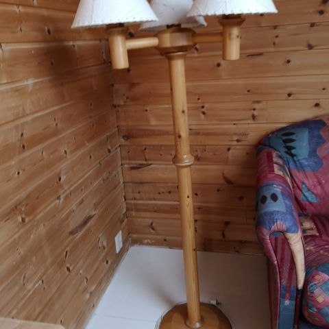 Gulvlampe selges, må hentes.