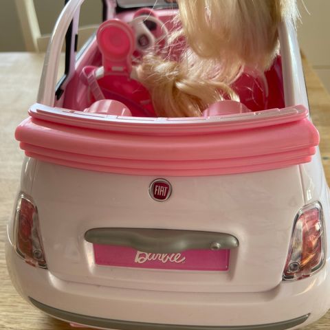 Barbie bil med to dukker