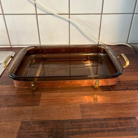 Pyrex, ildfast form med kobber stativ .Til mikro og stekeovn