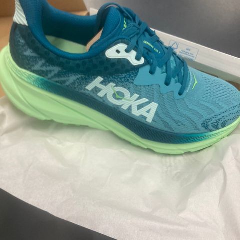 HOKA Challenger str 40 2/3