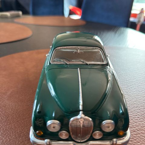 1:18 Jaguar Mark II