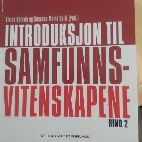 Bøker til statsvitenskap. Kr 200 pr.bok