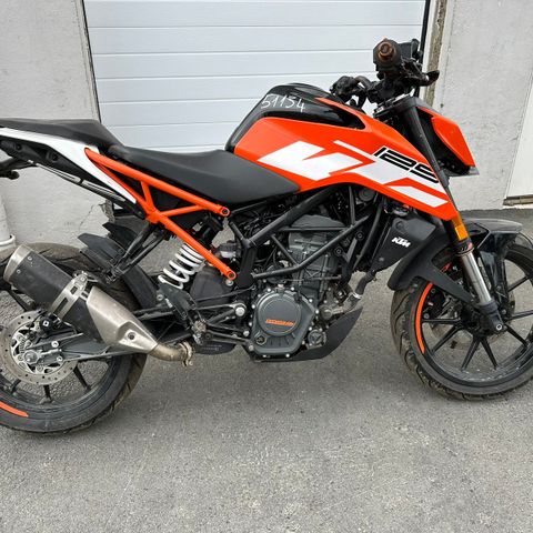 2018 KTM DUKE 125 SELGES I DELER!