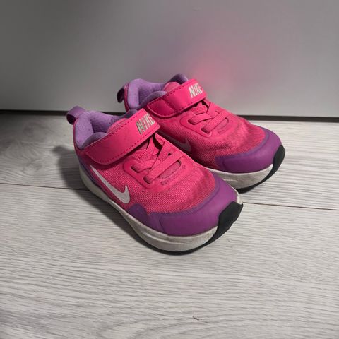 Lite brukt Nike sko str 22 selges