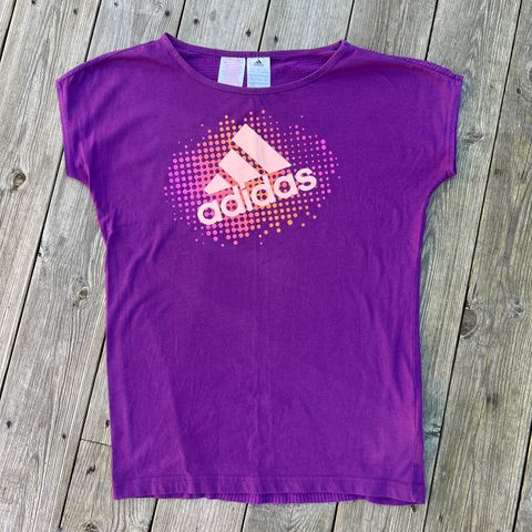 Adidas t-skjorte / 13-14 år