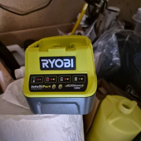 Ryobi lader