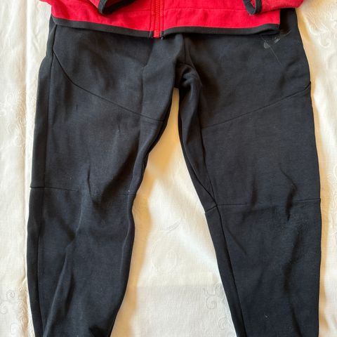 Nike Tech fleece sett Zip Jakke og bukse selges samlet str 147-158