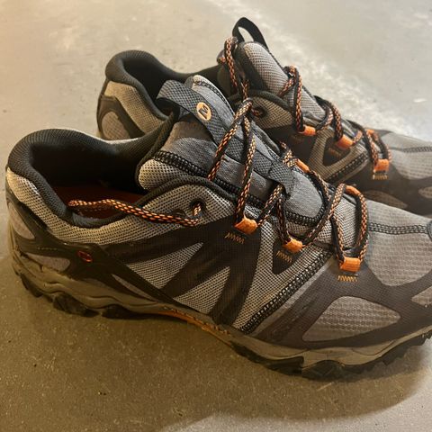 Merrell lave terrengsko i str 44 selges for 300,-