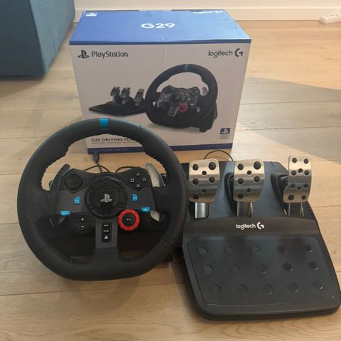 Logitech g29 - ratt og pedaler