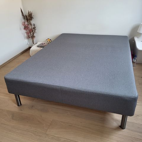 BED (Frame mattress ) 140 x 200  + 4 LEGS