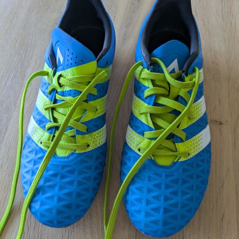 Adidas fotball sko str 36