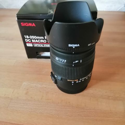 Sigma 18-250mm f3.5-6.3 OS