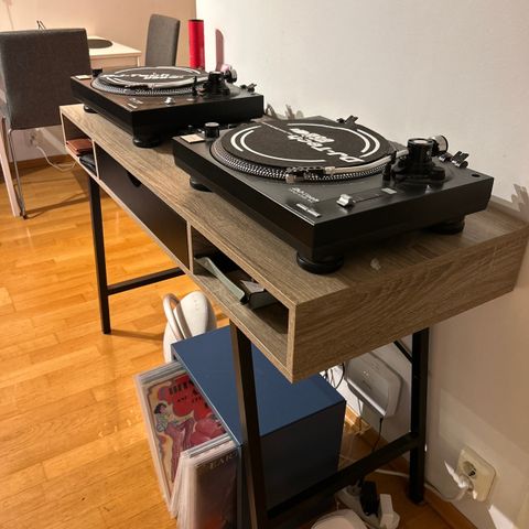 Dj Vynil set + table