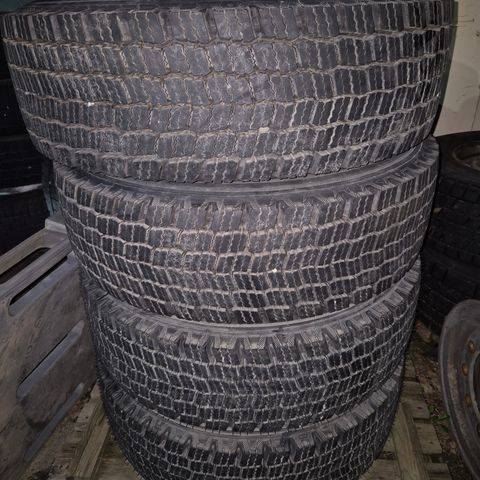 Nesten ny 315/70R22.5 lastebil dekk