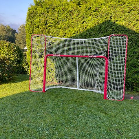 Bauer hockeymål med backstop selges. Som nytt