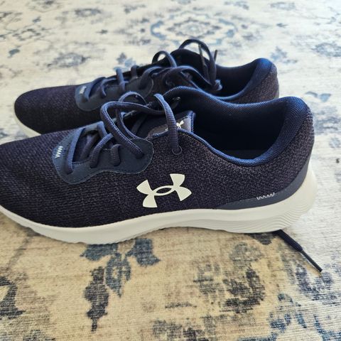 NY sko Under Armour mojo 2 size 43