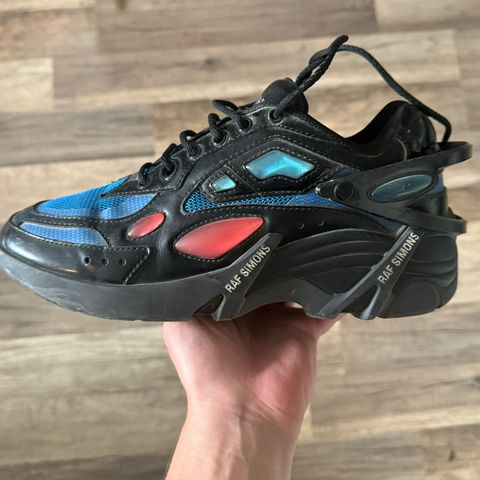 Selger Raf Simons Cyclon-21 sneakers i størrelse 40, sjelden farge!