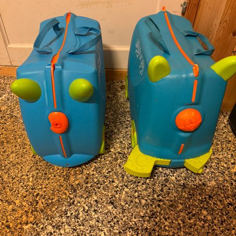 2 stk Trunki barnekoferter. 50kr stk