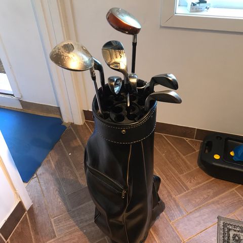 GOLF SET SELGES TIL HØYS BYDENE