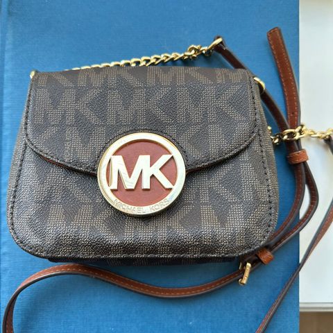 Michael Kors liten signature crossbody veske