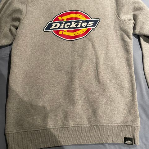 En dickies genser og en Jordan genser til salgs!