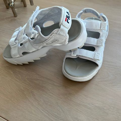 Fila sandaler str38