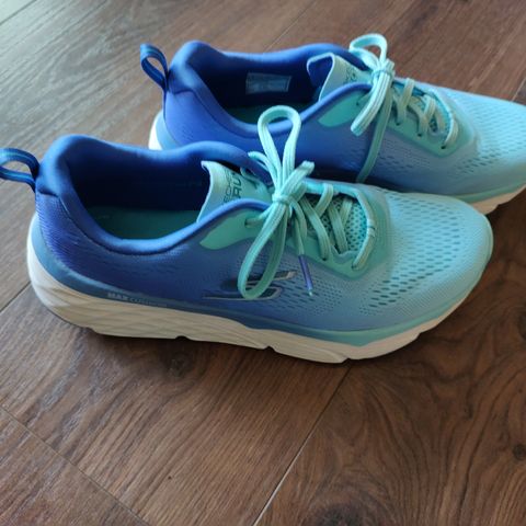 Skechers Max Cushioning Elite